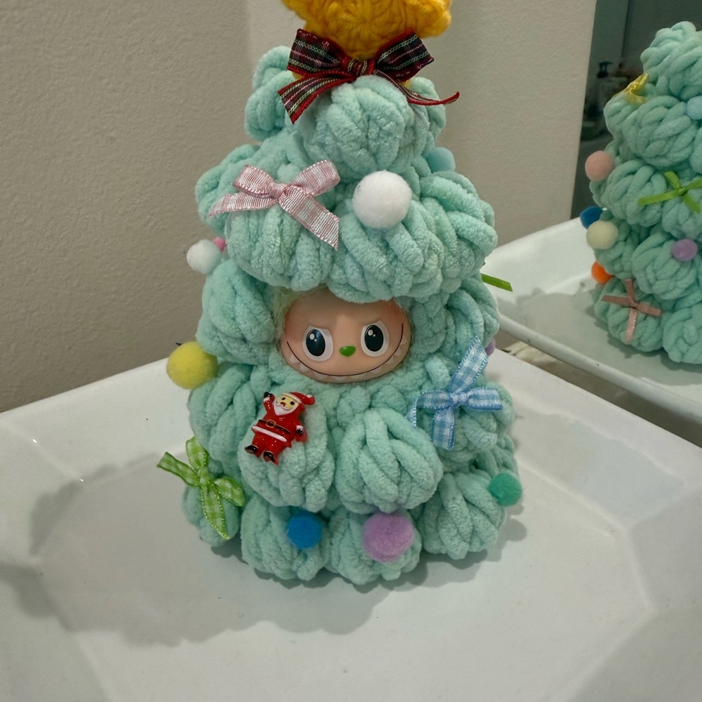 PIN FOR LOVE LABUBU — CHRISTMAS TREE OUTFIT v4